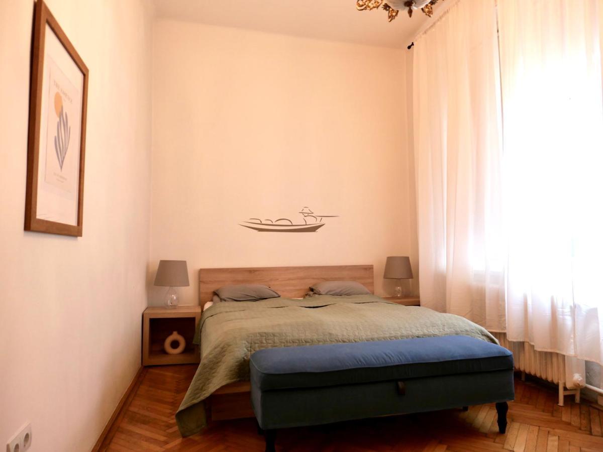 Contemporary Vaci Utca Budapeszt