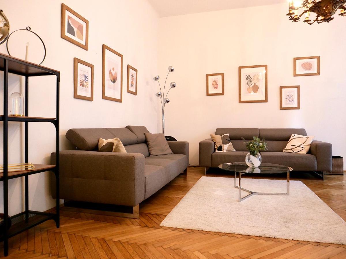 Contemporary Vaci Utca Apartament